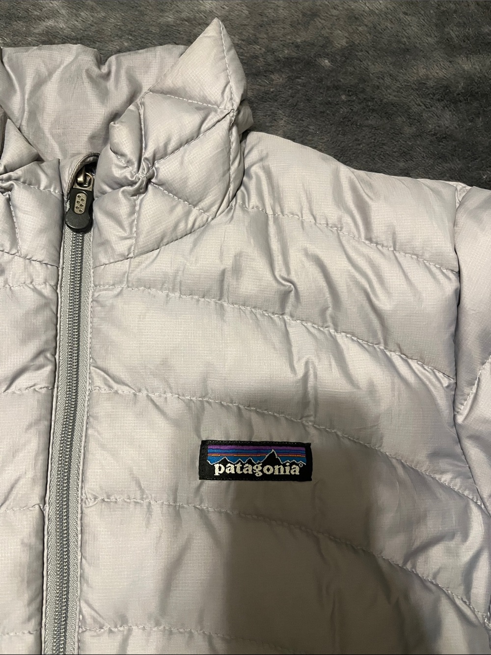 Patagonia Light Gray Women's Puffer Jacket - Picture 2 of 7